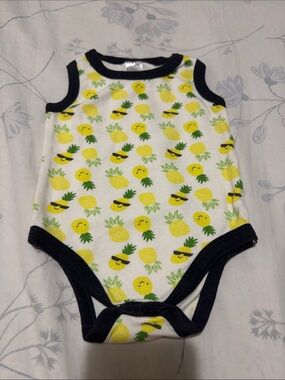 ⭐️Baby Kiss Baby Sleeveless Bodysuit (Size: 6-9M)